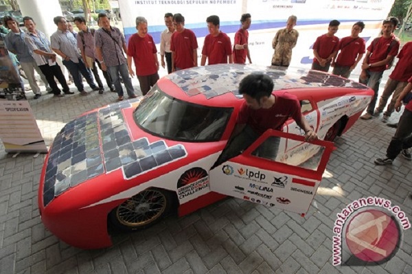 Mahasiswa Padang Membuat Mobil Listrik